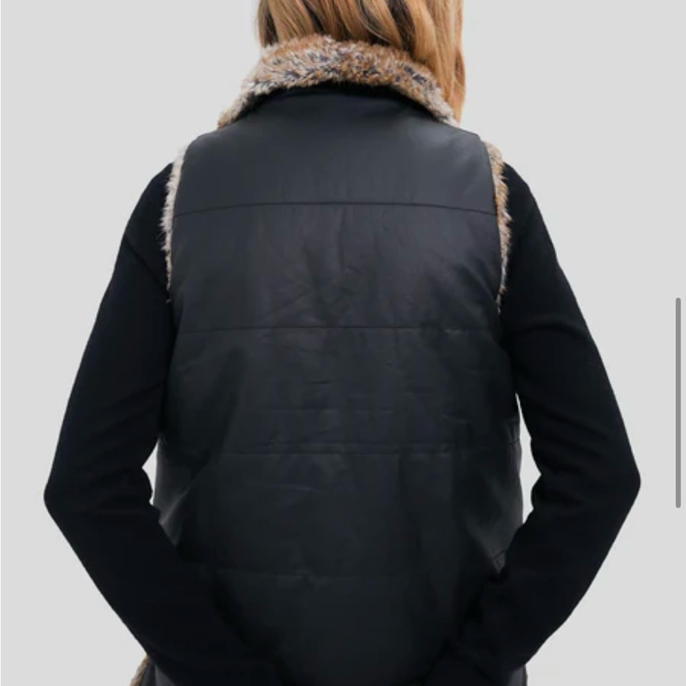 Tuckernuck Black Vest with Brown Fur Trim - Picture 5 of 9